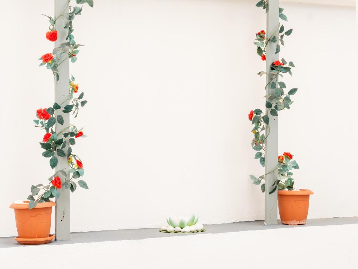 Palm House Near Airport 公寓