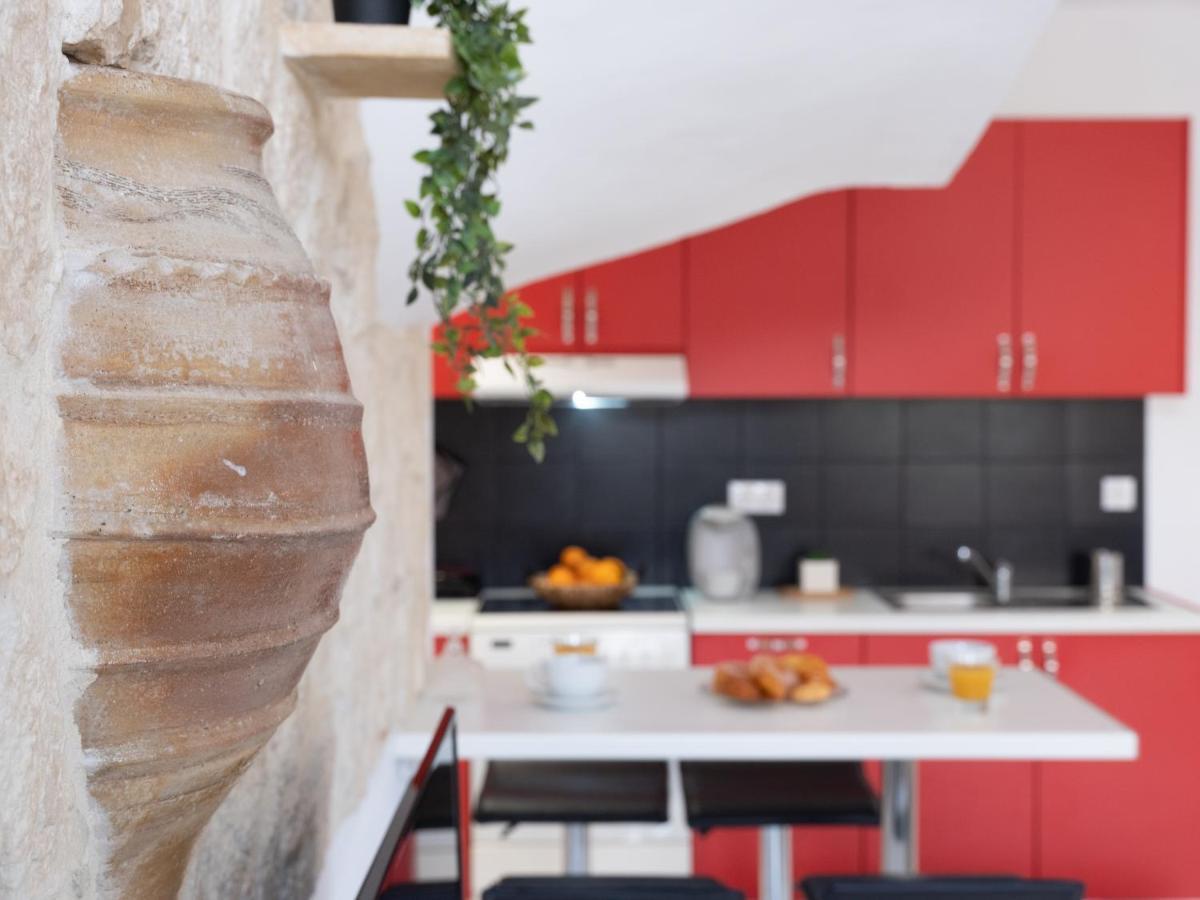 Palm House Near Airport * Heraklion (Crete)